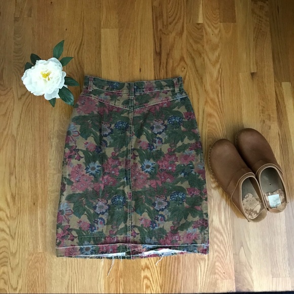 Vintage Floral Jean Skirt with Buttons - Picture 7 of 8